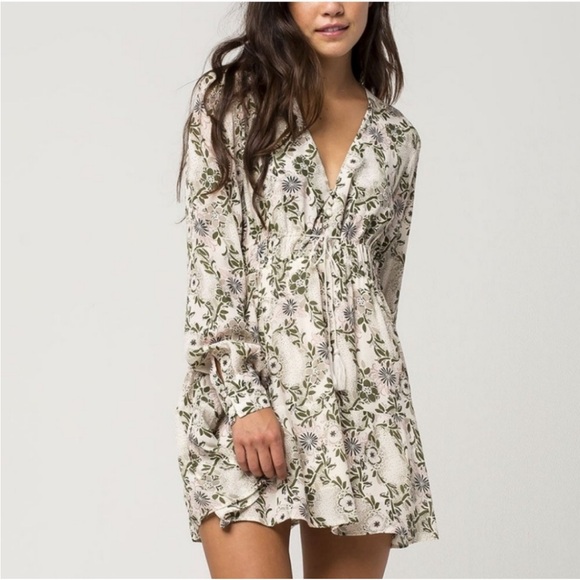 Free People Dresses & Skirts - Free People Stealing‎ Fire Floral Tunic Long Sleeve Tassel Lined Dress